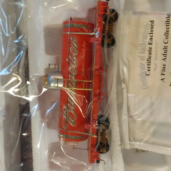 Budweiser Electric 8pc train set - Picture 4 of 10